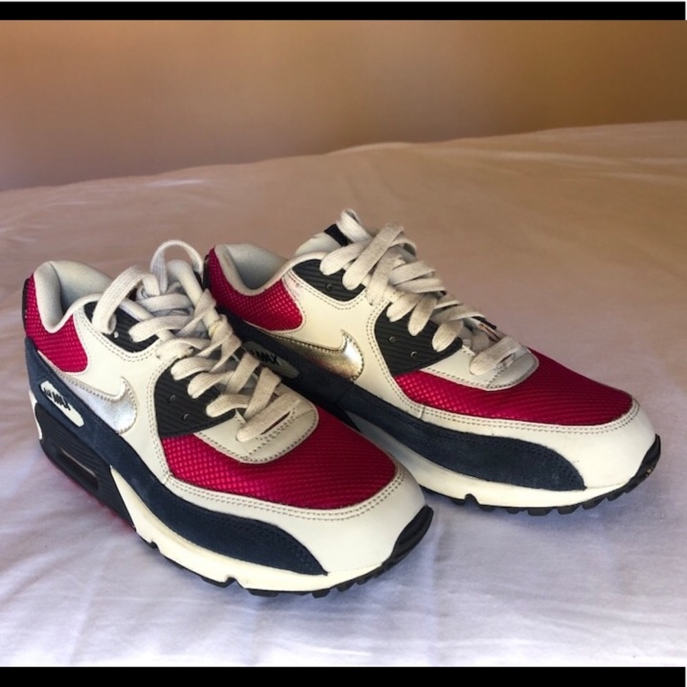 Women’s Nike Air Max 90